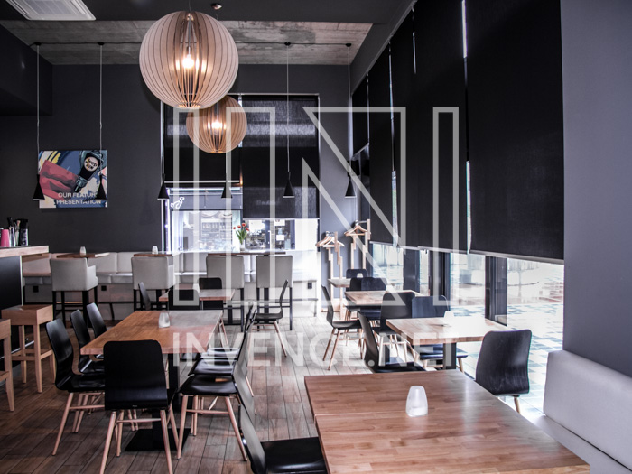 ateriové rolety Powerview, realizace v restauraci v Malešicích