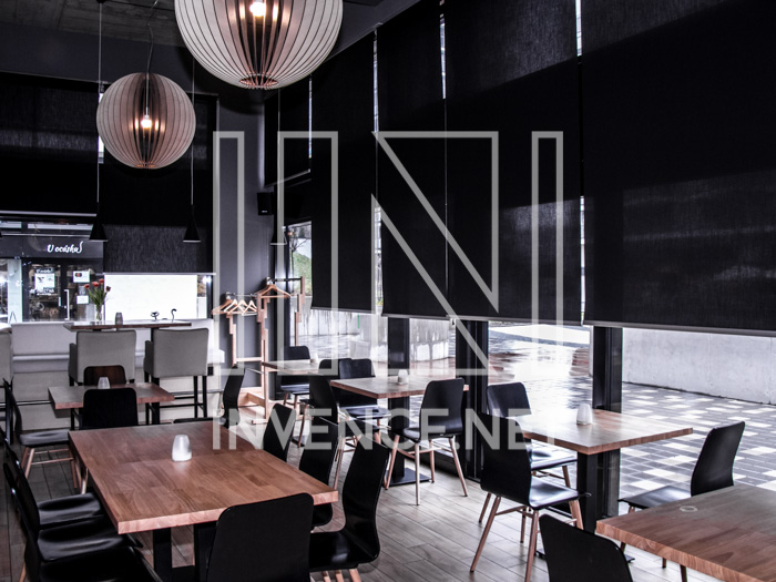 ateriové rolety Powerview, realizace v restauraci v Malešicích