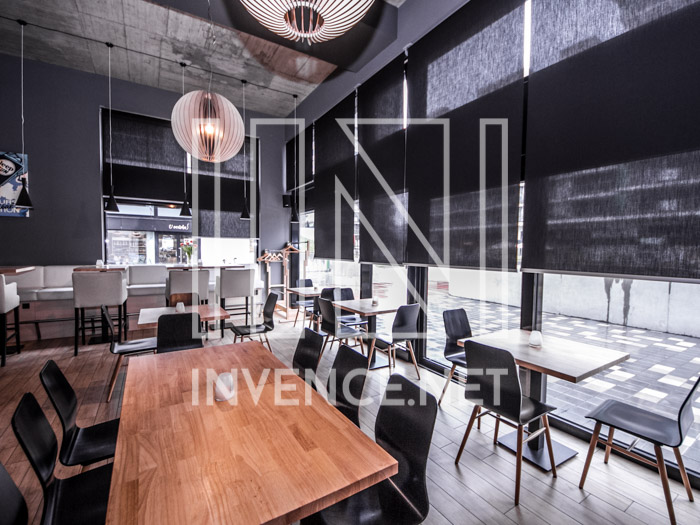 ateriové rolety Powerview, realizace v restauraci v Malešicích