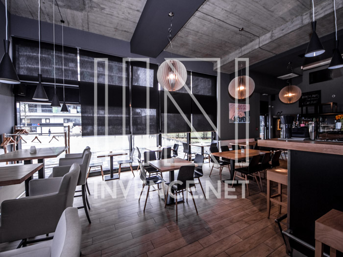 ateriové rolety Powerview, realizace v restauraci v Malešicích