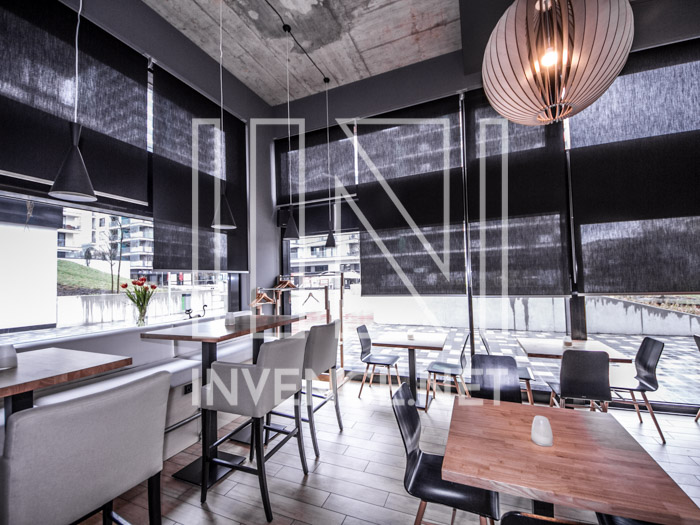 ateriové rolety Powerview, realizace v restauraci v Malešicích