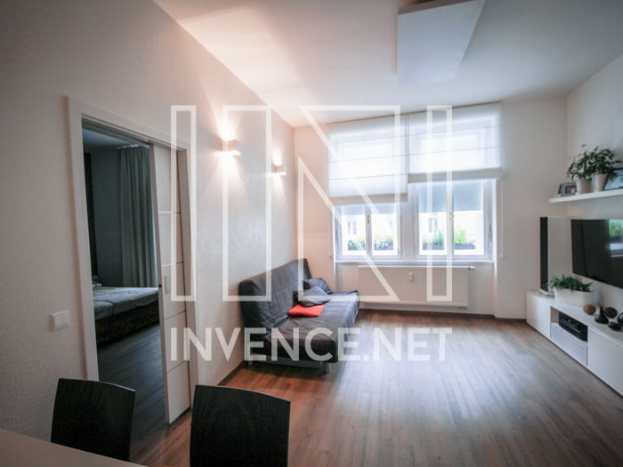 Realizace římských rolet špaletová okna - Praha Žižkov