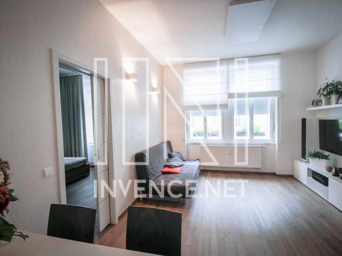 Realizace římských rolet špaletová okna - Praha Žižkov