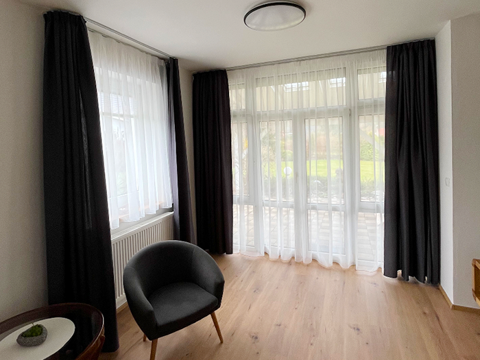 Realizace závěsů, záclon a plisé žaluzií u Rokycan